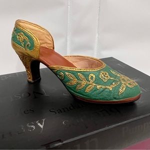 Just The Right Shoe Carved Heel